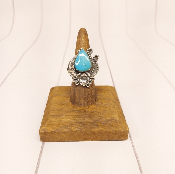 Handcrafted Natural Turquoise Ring - Picture 2 of 7